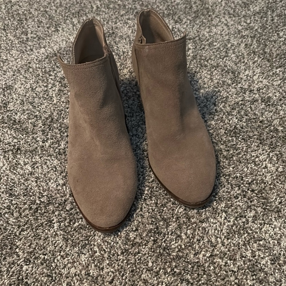 Lucky Brand booties. Size 9. Good conditions.